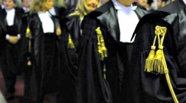 Esiste una giurisprudenza in merito alle attività dei magistrati sui social media?