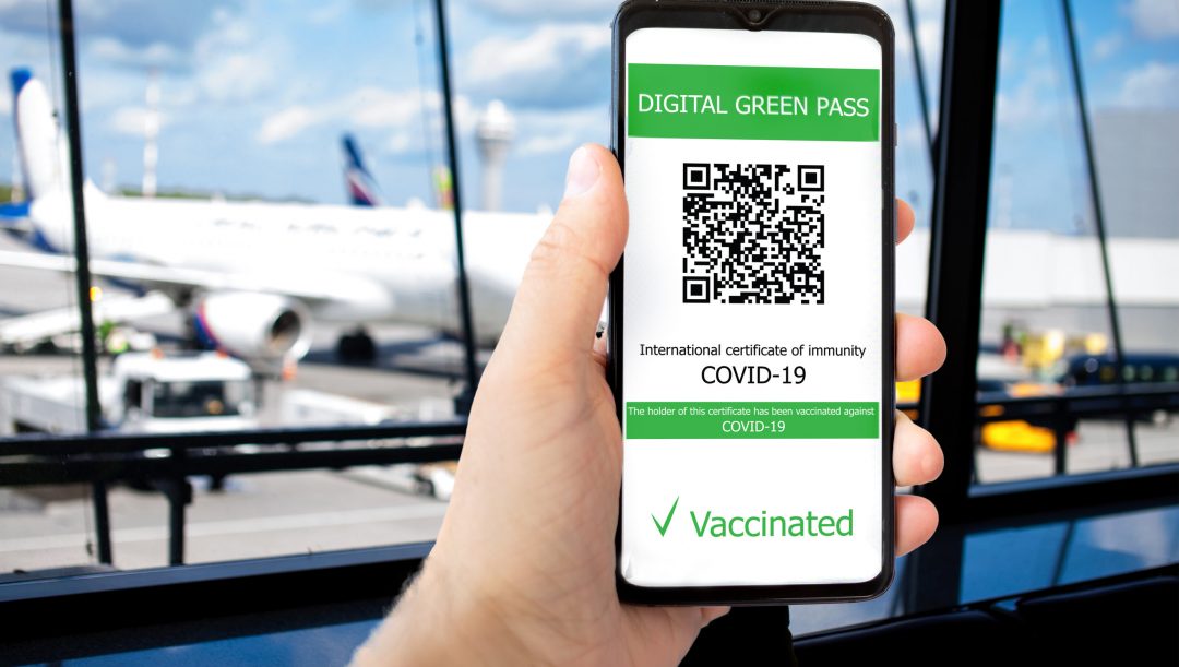Green pass dal 15 ottobre: cosa è previsto per gli avvocati e studi professionali? Gli avvocati non sono obbligati a dotarsi  della  certificazione verde per accedere agli uffici giudiziari, sebbene il medesimo obbligo risulti in  capo a magistrati e dipendenti e collaboratori dei medesimi uffici.