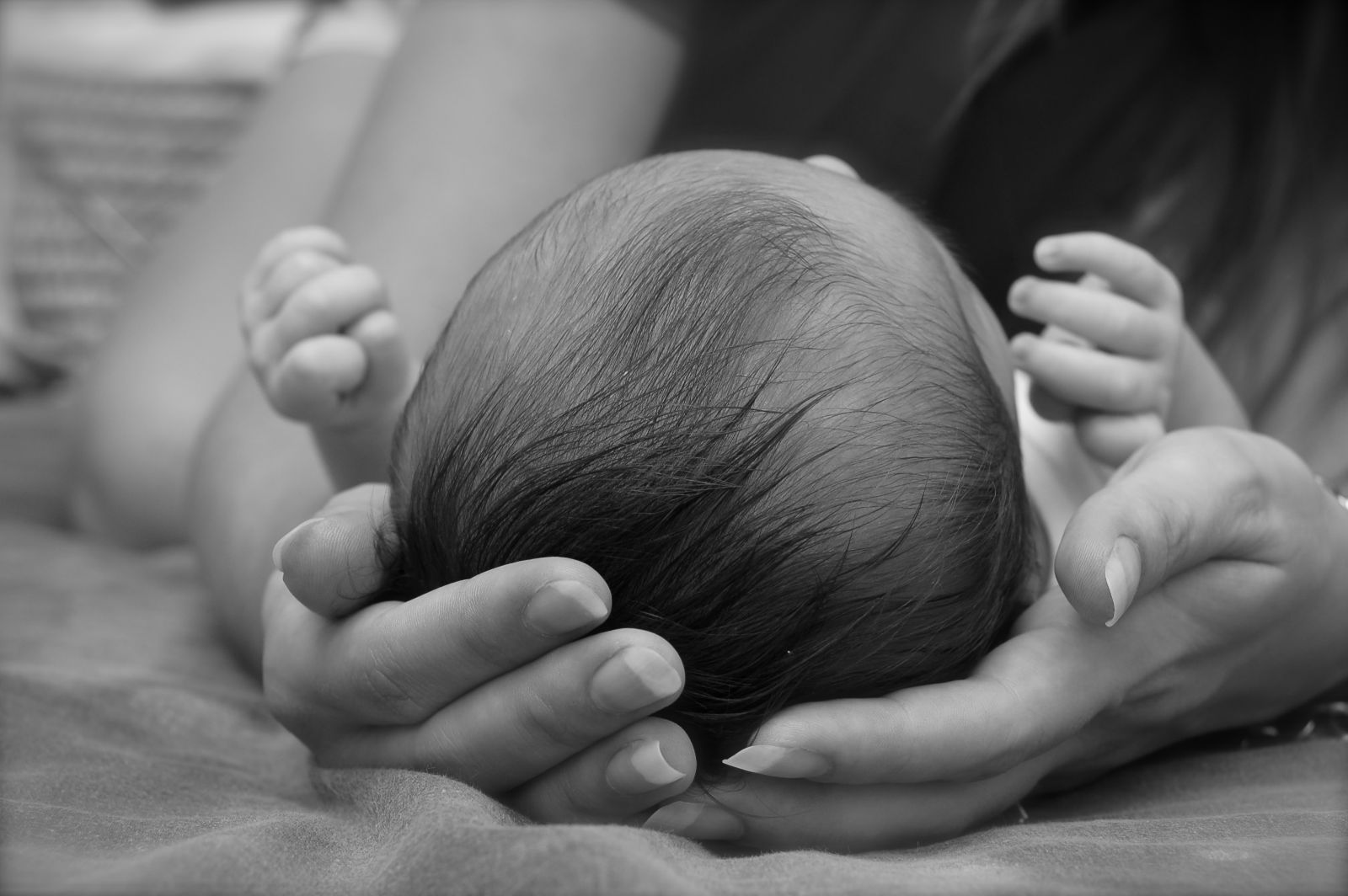 La Cedu sull'ordine dei cognomi da dare ai figli: premettere il cognome del padre a quello della madre, automaticamente, è discriminatorio.