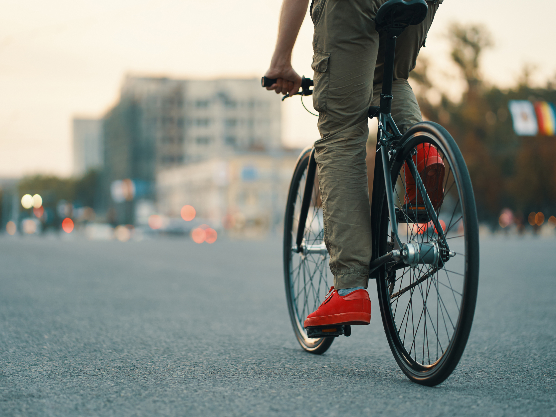 Ciclista tamponato dal conducente di un motociclo: non aveva messo la "frec...