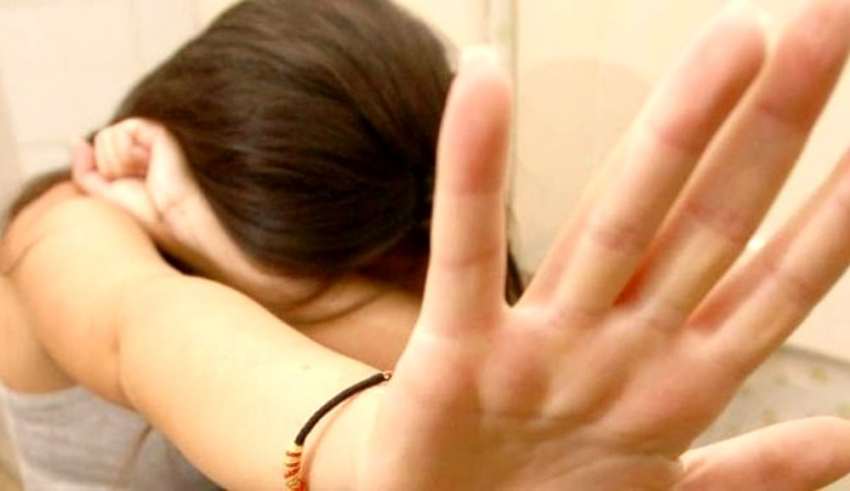 Valderice. Un uomo tenta di instaurare un contatto sessuale forzato con una persona che non ha compiuto quattordici anni. Condannato a 4 anni e sei mesi di reclusione.
