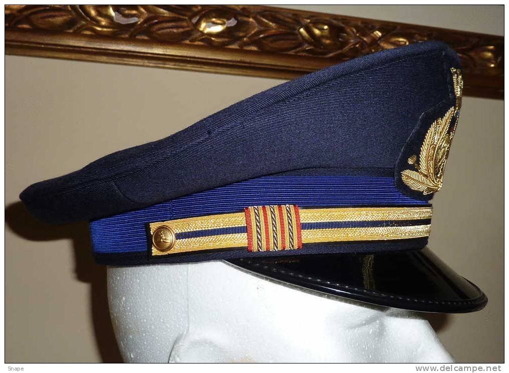 Sottoufficiale dell'Aeronautica Militare con il grado di Maresciallo di I cl...