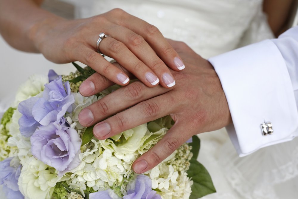 Separazione consensuale o divorzio congiunto - Accordi tra i coniugi - Clausole implicanti l'attribuzione di beni immobili ai coniugi o ai figli - Validità - Condizioni.