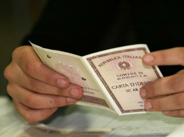 Il padre cambia cognome dopo il divorzio: è lecito modificarlo anche alla fig...