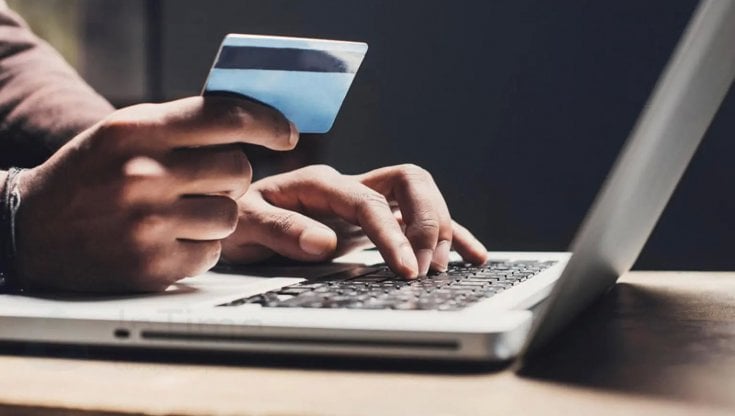 La mancata consegna della merce venduta on line integra la truffa.
