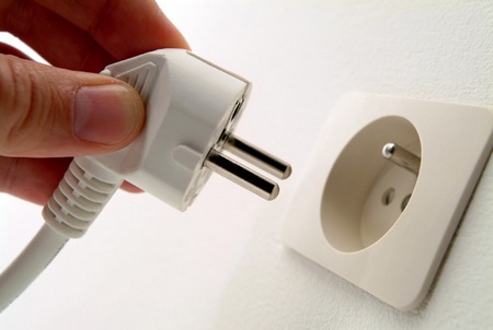 Marsala. Furto energia elettrica. Trovato nell'apparato di misurazione dei consumi un corpo estraneo nell'"intercapedine della bobina di sgancio", così da impedire la contabilizzazione degli stessi consumi.
