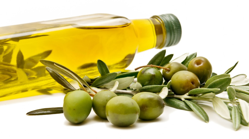 Marsala. Titolare di un frantoio accusato di abbandono incontrollato di acque di vegetazione provenienti dalla molitura delle olive. La Cassazione annulla in parte la condanna.