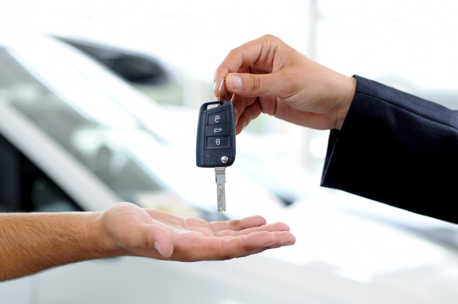 Uso improprio dell'auto aziendale: legittimo il licenziamento anche se la co...