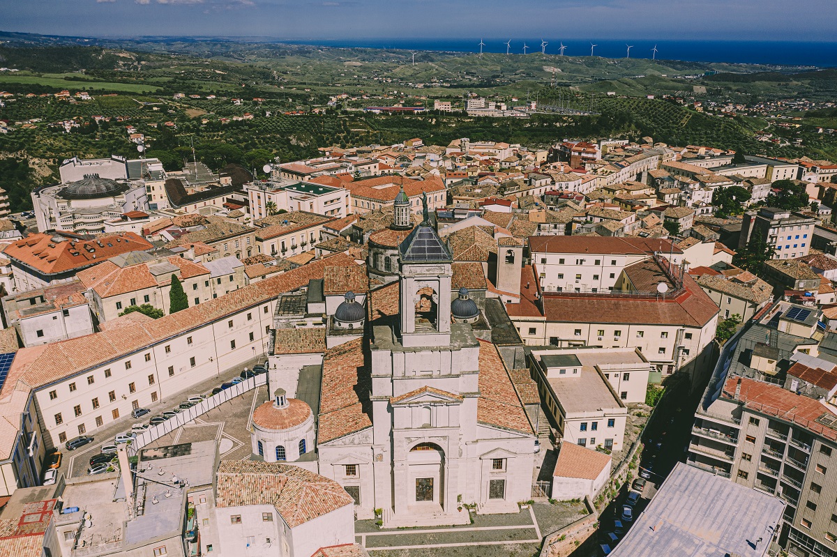Catanzaro. Nuovo bando di concorso per giudici di pace e vice procuratori onorari. Si cercano giudici a Catanzaro, Castrovillari, Oriolo, Trebisacce, Cosenza, Montalto Uffugo, Rogliano, San Giovanni in Fiore, San MArco Argentano, Spezzano sulla Sila, Cirò, Filadelfia, Paola, Belvedere Marittimo, Scalea