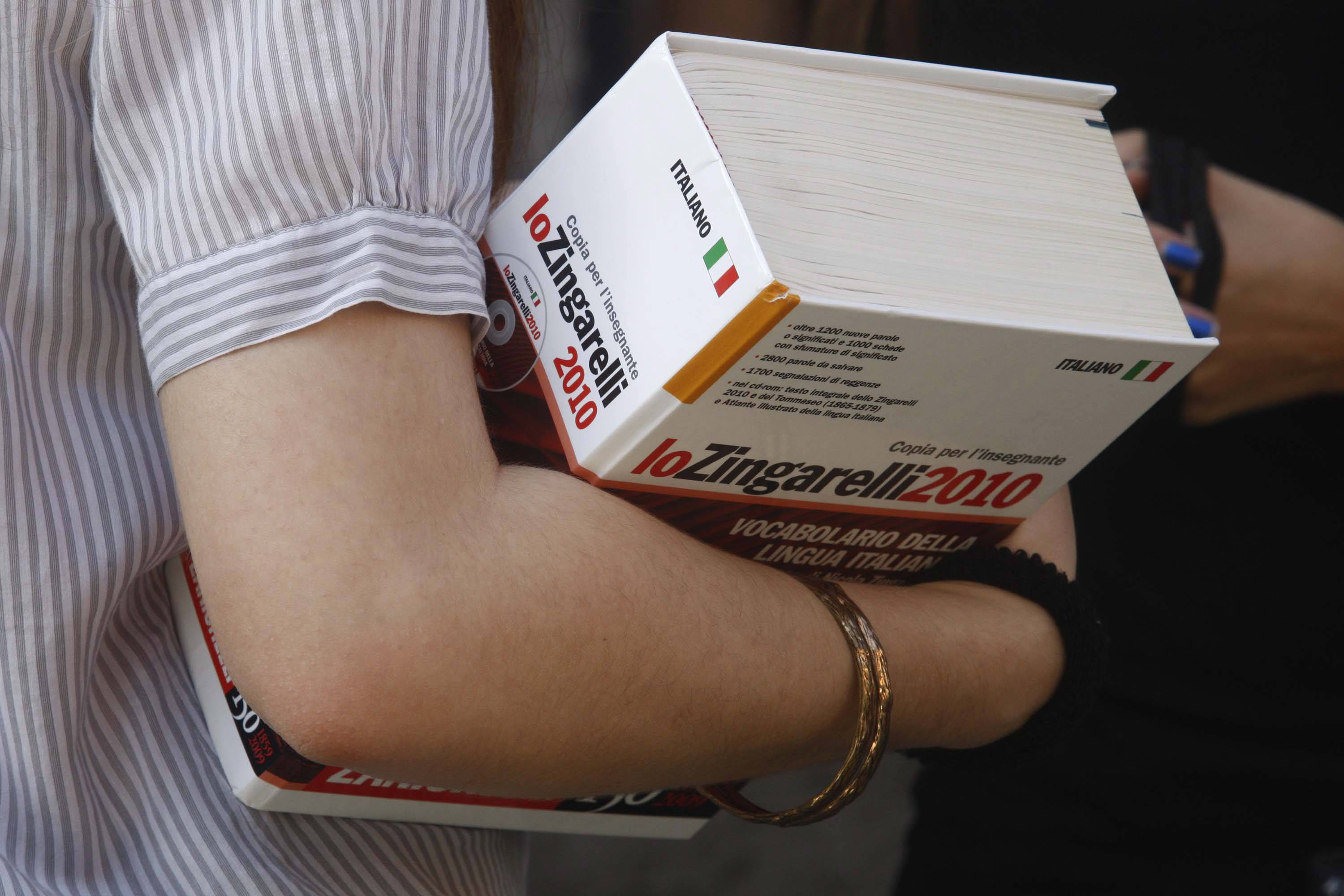Rometta. Genitori di due alunni, processati per diffamazione, per aver inviato al Preside dell'istituto ed al Provveditorato una lettera con cui chiedevano si intervenisse per porre fine alla situazione di offese e persecuzioni subite dai lori figli ad opera di una professoressa.