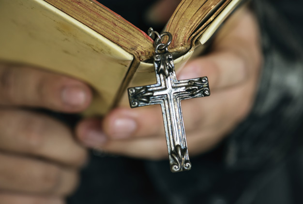 I genitori non vogliono che la figlia frequenti le ore di religione, la Preside ...