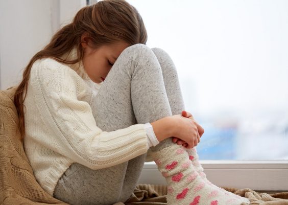 Violenza sessuale. Il consenso all'atto sessuale, che vale ad escludere il reato di violenza sessuale, prescinde dal comportamento eventualmente provocatorio tenuto in precedenza dalla vittima, deve sussistere nel momento del rapporto e deve permanere per tutta la durata dello stesso.