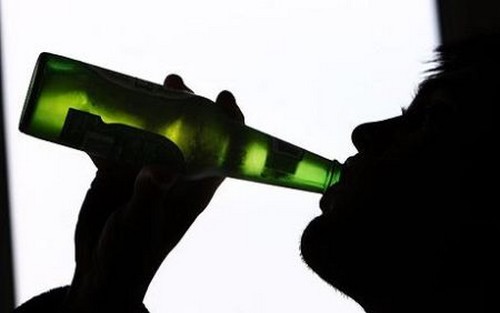 Scappare durante l'alcol test integra il reato di resistenza a pubblico ufficiale
