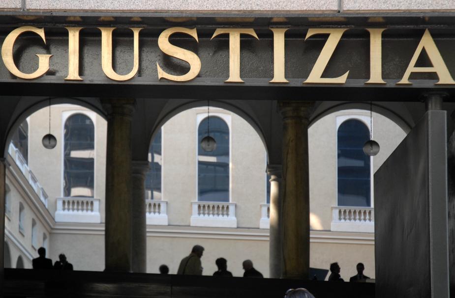 Lo straining rappresenta una forma attenuata di mobbing perché priva della continuità delle vessazioni ma sempre riconducibile all'art. 2087 c.c., sicché, se viene accertato lo straining e non il mobbing, la domanda di risarcimento del danno deve essere accolta.