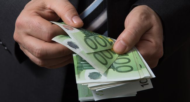 In caso di prestito concesso congiuntamente da due coniugi in regime patrimonial...