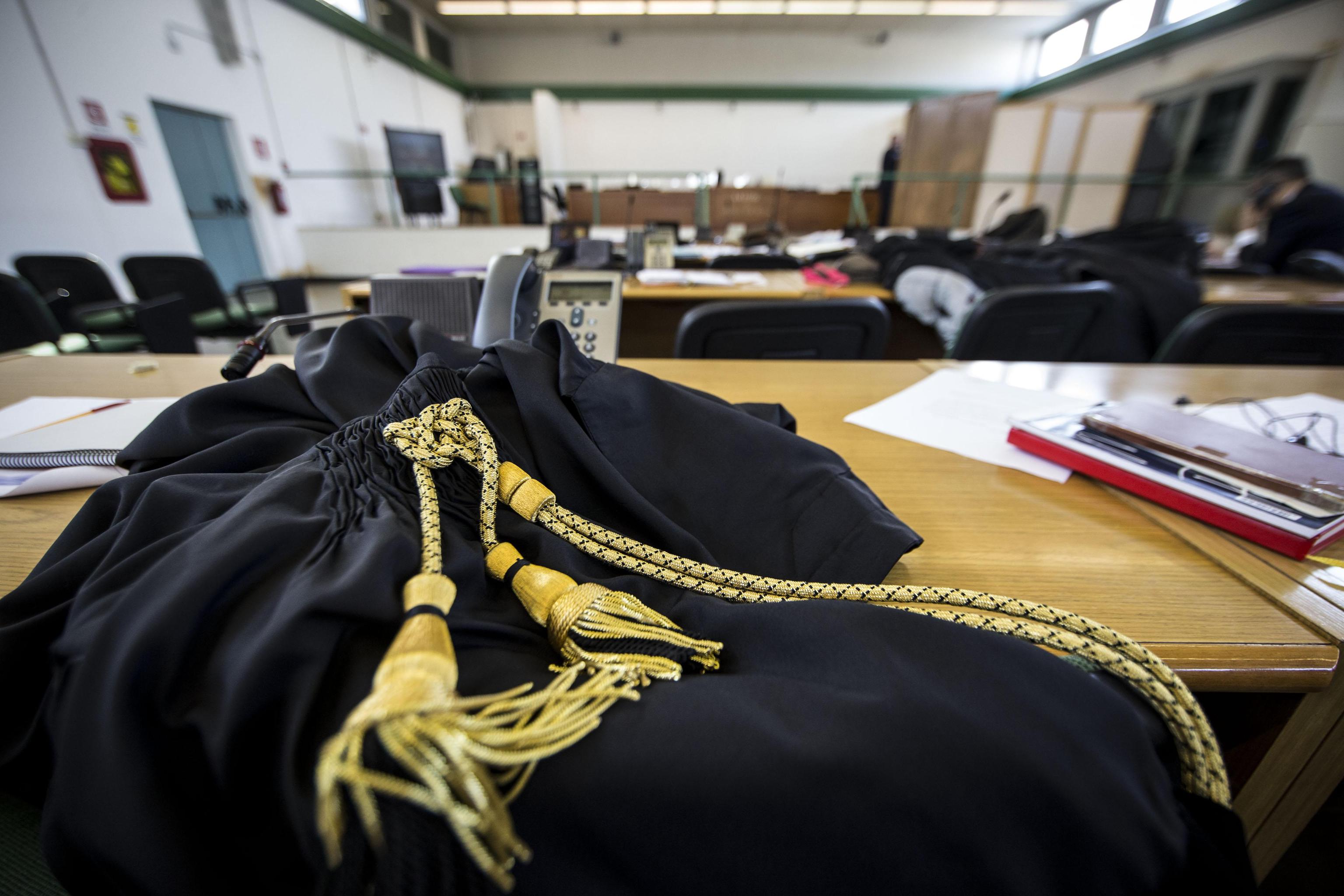 Il delitto di omicidio aggravato ai sensi dell'art. 576, comma primo, n. 5, cod. pen., commesso in occasione della perpetrazione di quello di violenza sessuale di gruppo, di cui all'art. 608-octies cod. pen., integra, in ragione dell'unitarietà del fatto, un reato complesso circostanziato ai sensi dell'art. 84, primo comma, cod. pen., punibile con la pena dell'ergastolo.