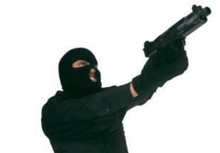 E' tentata rapina impropria il caso in cui l’agente, dopo aver compiuto atti idonei ed inequivoci alla sottrazione della cosa altrui, adoperi violenza o minaccia per procurare a se o ad altri l’impunità.