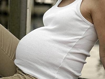 Una donna concorda con una extracomunitaria clandestina e in gravidanza la cessione per soldi della nascitura.
