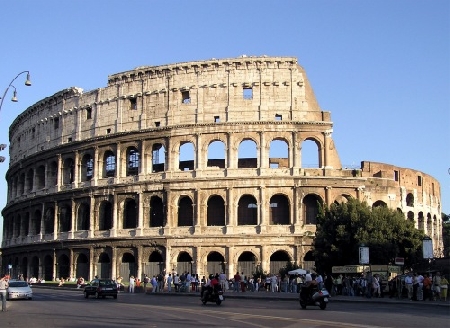 Diritto di critica. Due giornalisti autori di 80 articoli sulla gestione di alcuni appalti dell'Ente Fiera di Roma. La Cassazione giustifica la critica giornalista spinta in relazione ad operazioni formalmente corrette, ma che hanno il dubbio di curiosi legami politico-parentali.