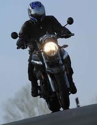 Corte di Cassazione – Sentenza n. 14254/2011 Giugno 29, 2011.Motociclista cor...
