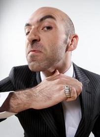 Il Giudice di Pace di Salò assolve un uomo dal reato di minaccia ritenendo la frase Ti gambizzo, non avente attitudine lesiva della libertà psichica del soggetto passivo. La Procura impugna e la Corte di Cassazione dispone rinnovarsi il giudizio.