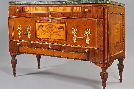 Amministratrice di una S.r.l., operante nel mercato dell’antiquariato, rinviata a giudizio per i reati di contraffazione ex art. 178, D.lgs. n. 42/2004 e truffa. Possibile il concorso tra le due fattispecie?