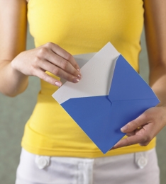 Una donna invia ad un medico uno scritto anonimo nel quale si lascia intendere una relazione extraconiugale tra il destinatario ed una donna. Condannata per ingiuria e diffamazione in primo grado ottiene dalla Suprema Corte l'annullamento della sentenza.