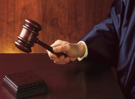 Il processo civile va sospeso, per pregiudizialita' penale, solo se la querel...
