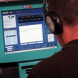 L'intercettazione costituisce corpo del reato quando esaurisce di per se’ la condotta illecita. Per le Sezioni Unite solo in tal caso e' liberamente acquisibile al processo, oltre i limiti e le autorizzazioni del giudice alle intercettazioni