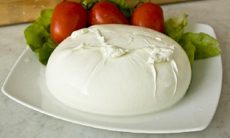 Mozzarella di Bufala Campana DOP prodotta con latte non casertano: se manca la norma regolamentare non è indice di frode in commercio.