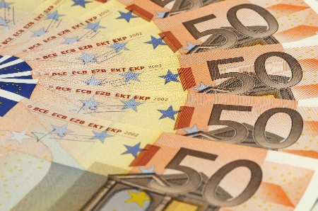 La clausola che individua per relationem il saggio di interesse debitorio e' nulla.