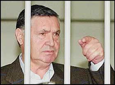 Minacce del tenore ...devi lasciarlo stare con queste denunce altrimenti ti mettiamo le bombe .. sono minacce di tipo mafioso ed integrano la aggravante di cui all'art. 7 d.l. n. 152/1991.