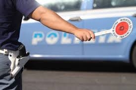 Due finti poliziotti intimano l’alt ad un automobilista e a f...