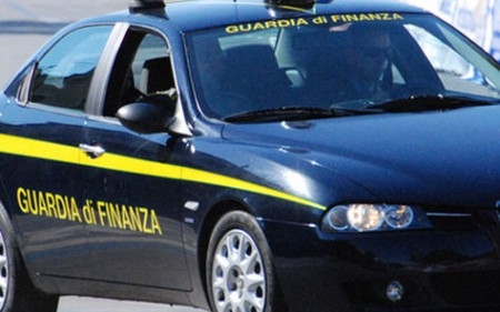 Collusione del militare della Guardia di Finanza con l'estraneo....