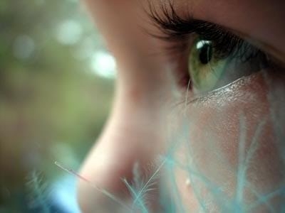 In tema di violazione degli obblighi di assistenza familiare, lo stato di bisogno e l’obbligo del genitore di contribuire al mantenimento dei figli minori non vengono meno quando gli aventi diritto siano assistiti economicamente da terzi.