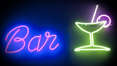 Il gestore del bar non è responsabile degli schiamazzi esterni al locale.