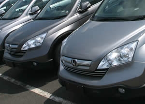 Prato. Una donna occupa il parcheggio in attesa dell'arrivo d...