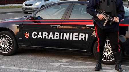 Palermo. Dire ... Ecco sono arrivati gli sbirri, non è oltrag...