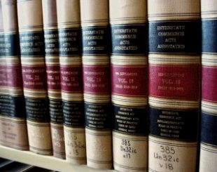 Una lavoratrice era stata licenziata per giusta causa a seguito di contestazione...