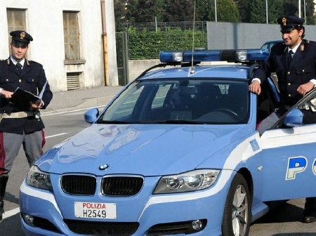 Guida spericolata per fuggire ai poliziotti: è resistenza a p...