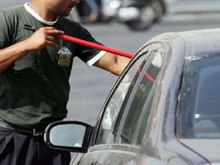 Il Comune di Udine citato in giudizio da un automobilista che lamenta il mancato intervento a porre rimedio al fenomeno dell’accattonaggio ai semafori e agli incroci. Per la Cassazione la competenza è dei giudici amministrativi.